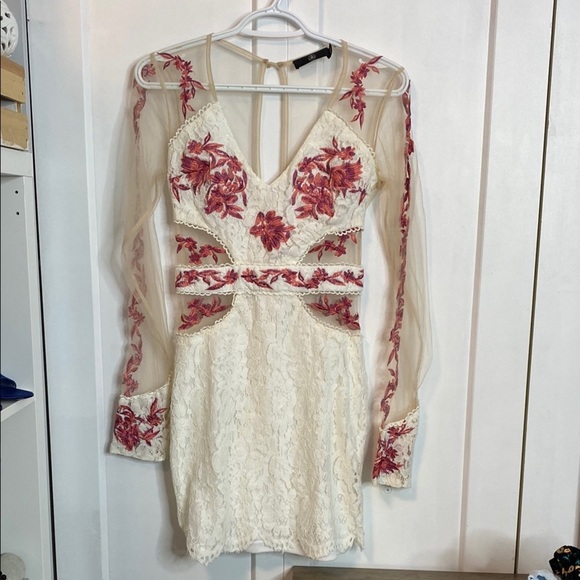 MISSGUIDED | Unique Tulle embroidered lace long sleeve cocktail dress - US4 - Picture 1 of 6